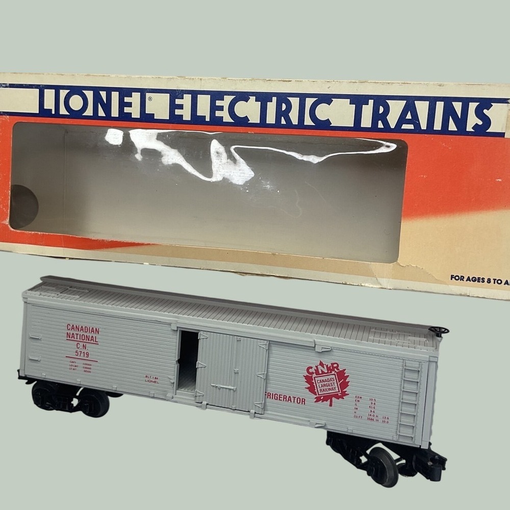 Lionel‎ 6-5719 Canadian National Woodside Reefer O-Gauge Train Car with Box